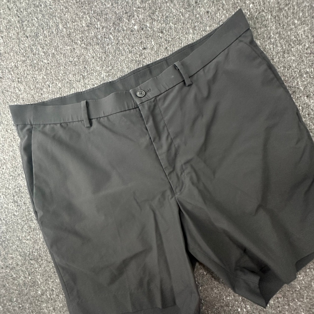 Uniqlo Ultra Light Shorts Mens L Black Performance Golf Chino Casual Tech Fall
